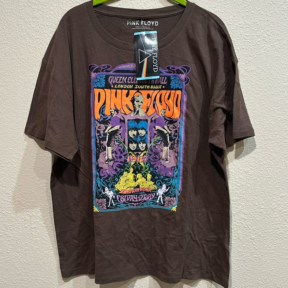 Nwt Pink Floyd graphic band tee. Very soft. 100 cotton. Size medium - Picture 2 of 3